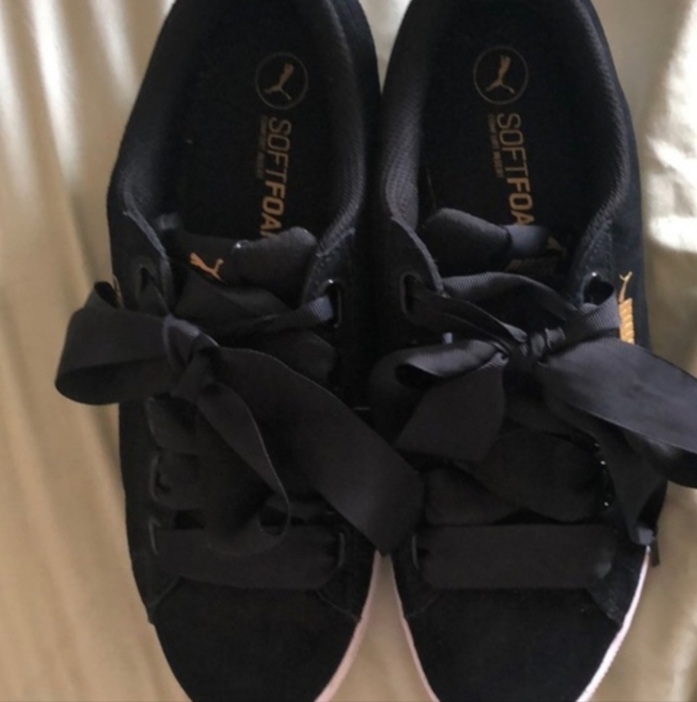 Puma Women Black Suede Ribbon Bow Sneakers 9.5
